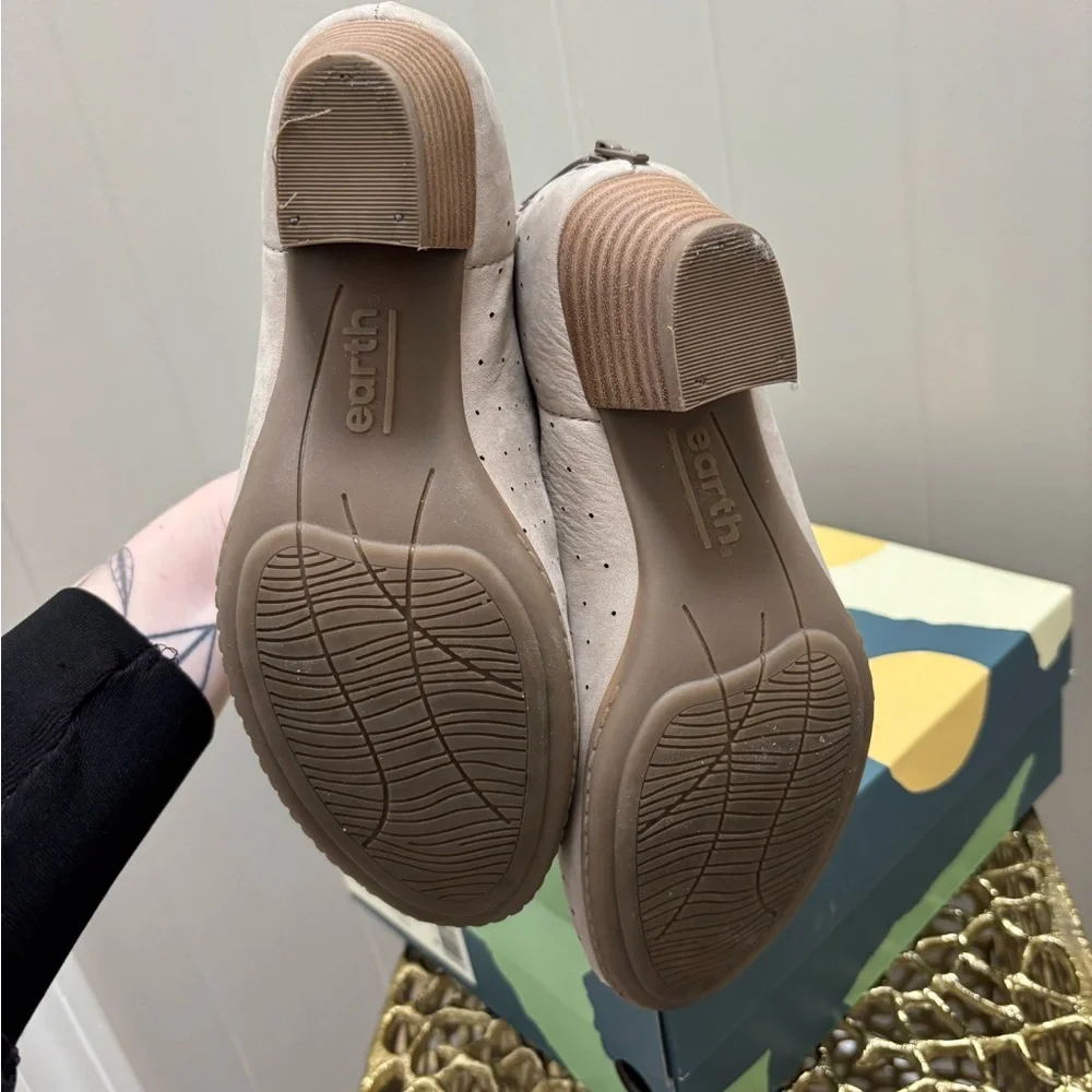 NWT Earth Zip Up Shoes Womens Size 7